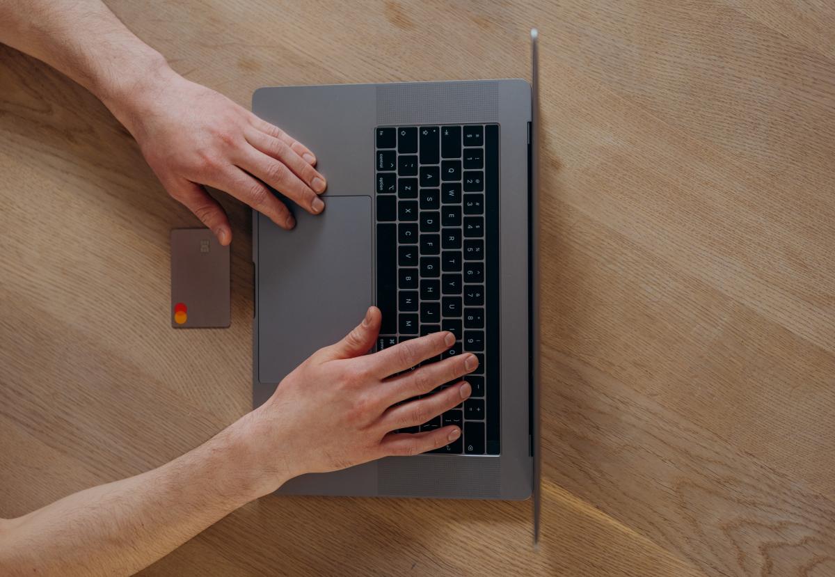 5 Reasons to Own a Corporate Card for Your Business - Business Directory